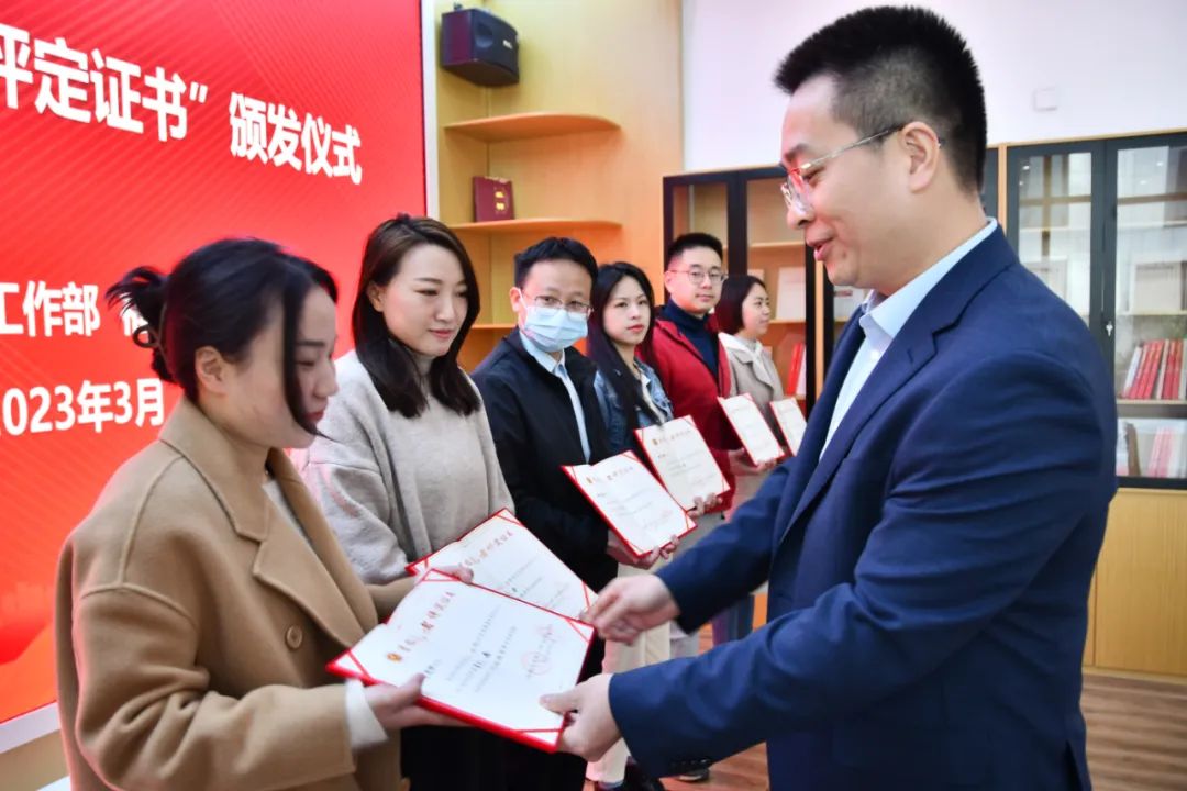 三月，和我們一起學(xué)雷鋒！