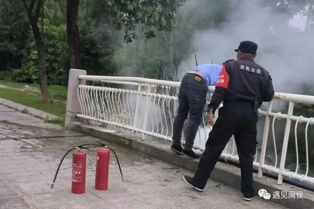 閩侯2名公交司機突然飛奔下車！乘客怒贊……