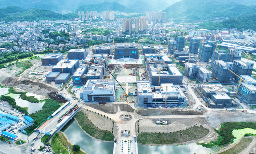 高新速度！福耀科技大學(xué)（暫名）項目主體結(jié)構(gòu)全部封頂！