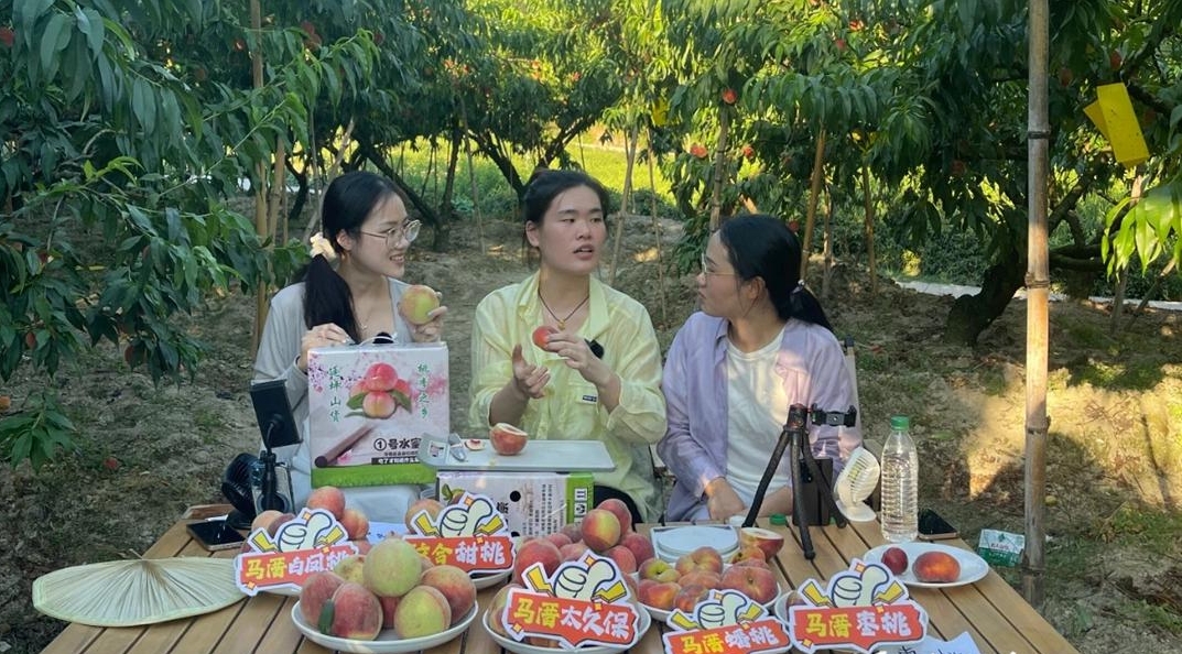 福州年輕干部創作無厘頭短劇讓鄉村“嗨”起來