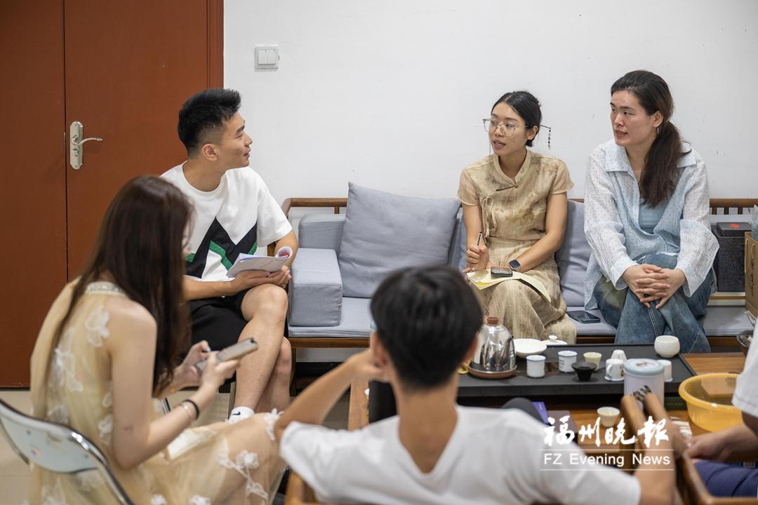 福州年輕干部創作無厘頭短劇讓鄉村“嗨”起來