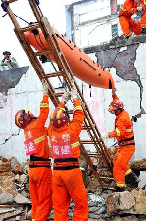 （社會）（5）華東六省市舉行地震應急救援警地協作演練