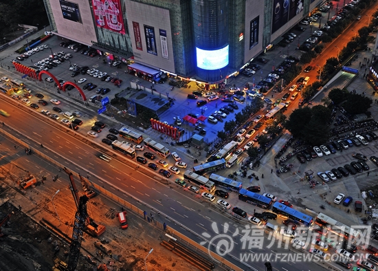 工業路萬寶段封閉施工首日堵癱　周邊交通受考驗