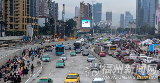 工業路萬寶段封閉施工首日堵癱 周邊交通受考驗