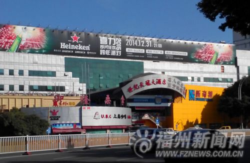長冠樓頂違法廣告牌“五拆六立”　突顯執法尷尬