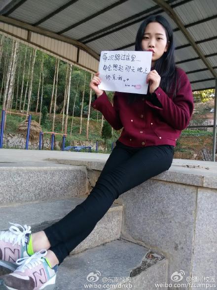福州高校女生求男友復合　拿字條在相識各處合影