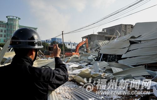 嚴(yán)復(fù)墓旁冒出1500㎡違建廠房　昨被強(qiáng)制拆除(圖)