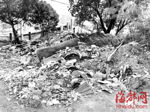 渣土壓水管數(shù)百戶斷水　自來水公司稱不負(fù)責(zé)清理