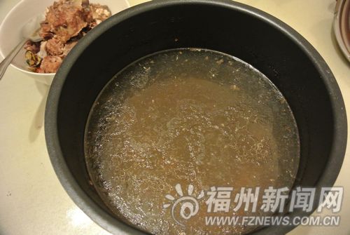 福州市民買斤土豬肉熬湯　卻熬出一層小蟲子(圖)