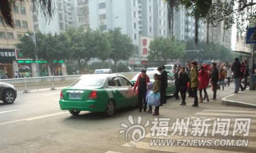 閩侯中巴暫停營運：公交輛輛爆滿　黑車出動搶客