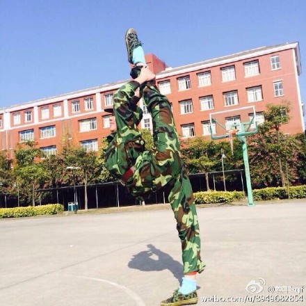福州高校現酷炫軍訓宣傳片　一字馬PK街舞軍體秀