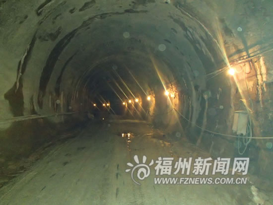 地鐵1號線礦山法隧道全部貫通 爆破專家指導(dǎo)作業(yè)