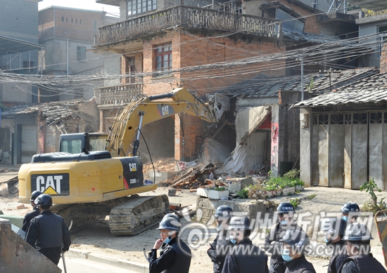 倉(cāng)山拆奧體周邊3000㎡建筑　為雙湖互通建設(shè)清障
