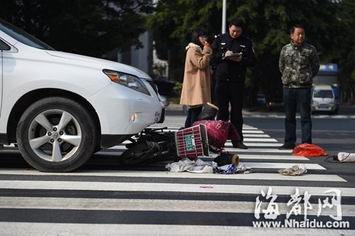 福州越野車電動車相撞 依姆被撞飛出3米昏迷不醒