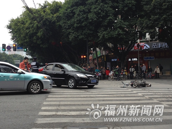 騎電動車趕去辦事闖紅燈出車禍　男子被撞頭受傷