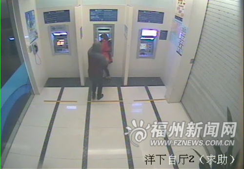 凌晨取款遇搶劫　瘦小女16秒空手奪大刀嚇跑劫匪