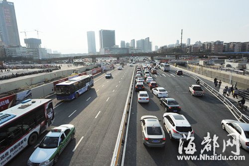 工業(yè)路萬(wàn)寶段主路全面恢復(fù)通車 整體北移約5~6米