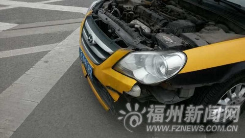 福州出租車路上撞狗　司機急剎車狗沒事車子壞了