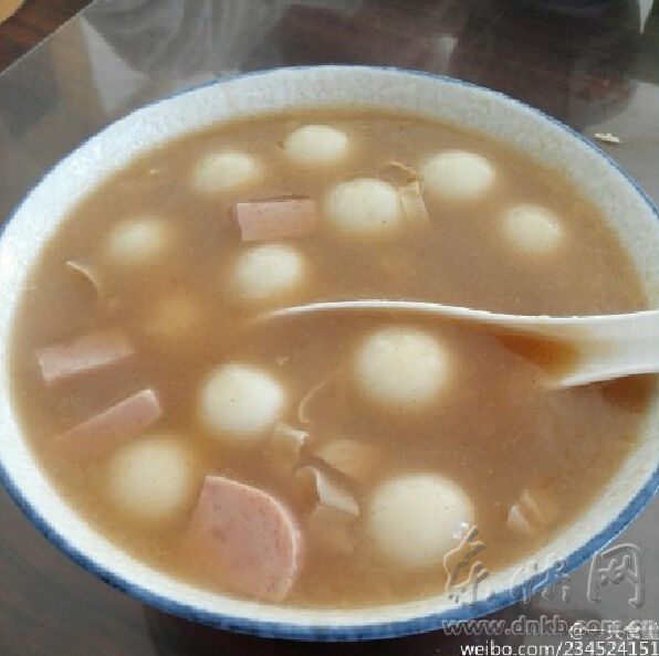 “重口味”元宵熱傳　網友自制速溶胡辣湯煮湯圓