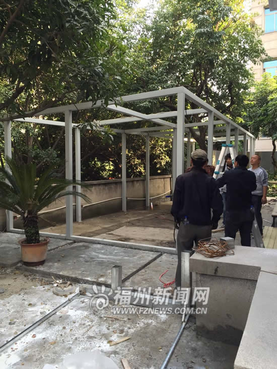 謊稱做景觀架卻是建會(huì)所　華僑新村違建被強(qiáng)拆　
