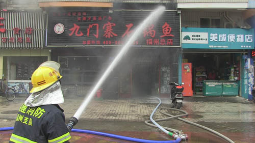 福州一餐館突然失火　店老板及時(shí)疏散客人和員工
