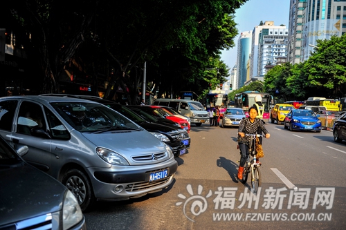 福州小學門口解堵出新招:烏山小學臨時交通管制