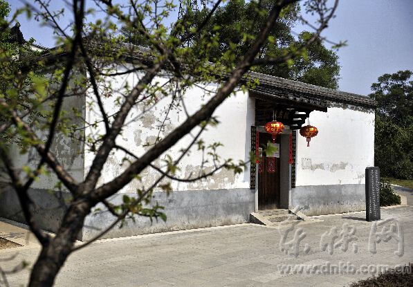 游金雞山公園可選捷徑　三層疊瀑背后便道通山頂