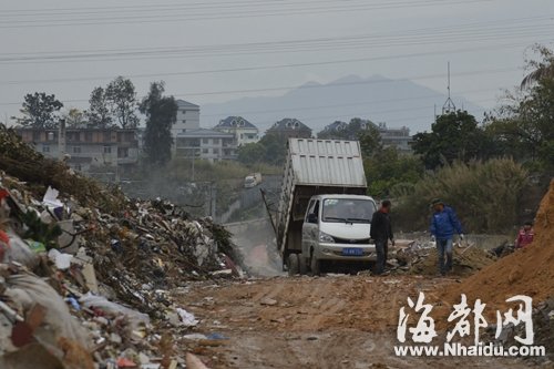 福州西嶺互通高架橋下燒垃圾　刺鼻濃煙籠罩三環