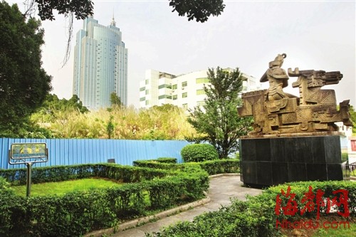 左海公園配套用房成“半拉子”工程　湖面漂廢船