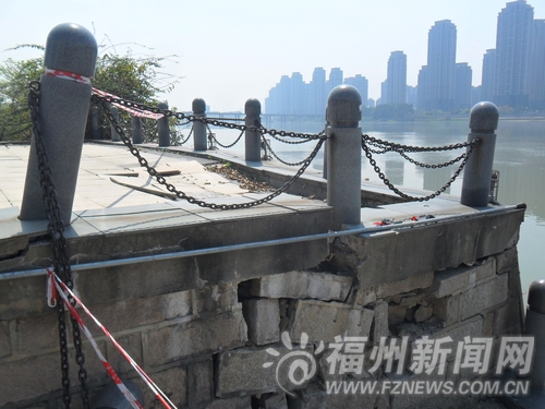 閩江公園望龍園親水平臺部分坍塌　威脅游客安全