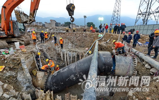 化工路自來水管道對接“升級” 200小區恢復供水