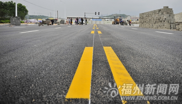 新汽車南站進出口段建成通車 長2920米雙向8車道