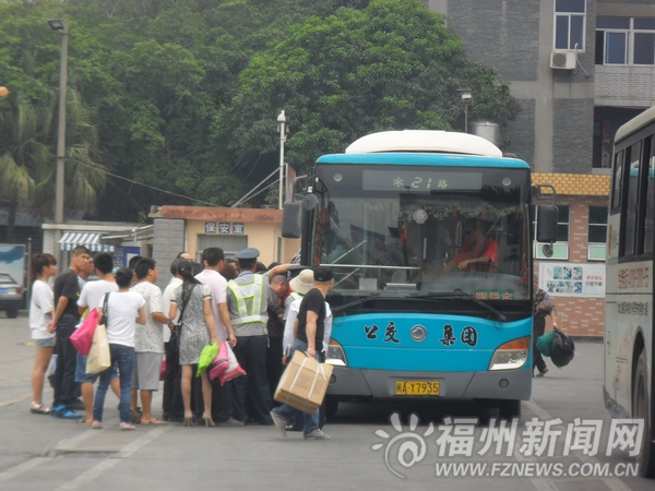 “袖珍”女被公交車碾亡　白湖亭公交總站盼分流