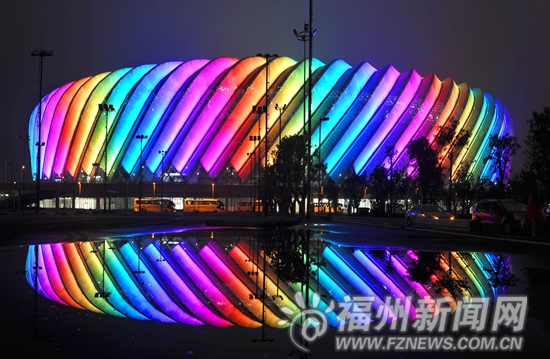 榕奧體中心建筑群首次集體試亮燈　閃耀榕城夜空