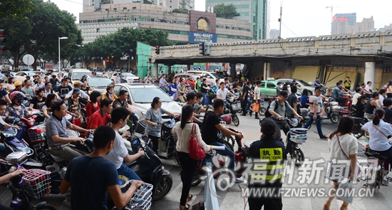 東西向引橋開拆4方向都堵 過往紫陽立交橋請繞行