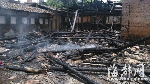 長樂漳港一老人煮完飯忘滅余火 引火災(zāi)燒6間民房