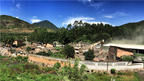 高新區(qū)近5900平方米養(yǎng)豬場(chǎng)污染水源　被強(qiáng)制拆除