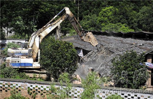 高新區近5900平方米養豬場污染水源　被強制拆除