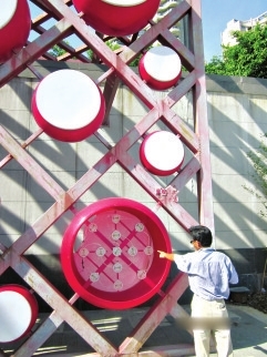 蒼霞公園景觀燈半年被砸4次 破壞者都在深夜砸燈