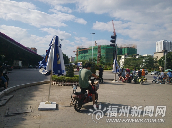 臺風走了路口遮陽傘近半沒打開　52把傘29把休息
