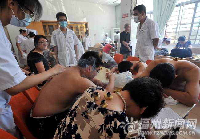 三伏灸年輕人成主力　不少人三餐不規(guī)律缺乏運動