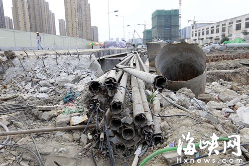 化工路一處工地     ，多條纜線被剪斷
