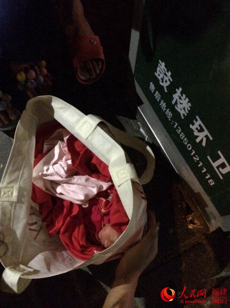 早產男嬰被夜棄垃圾桶邊　“愛心哥”守護成奶爸