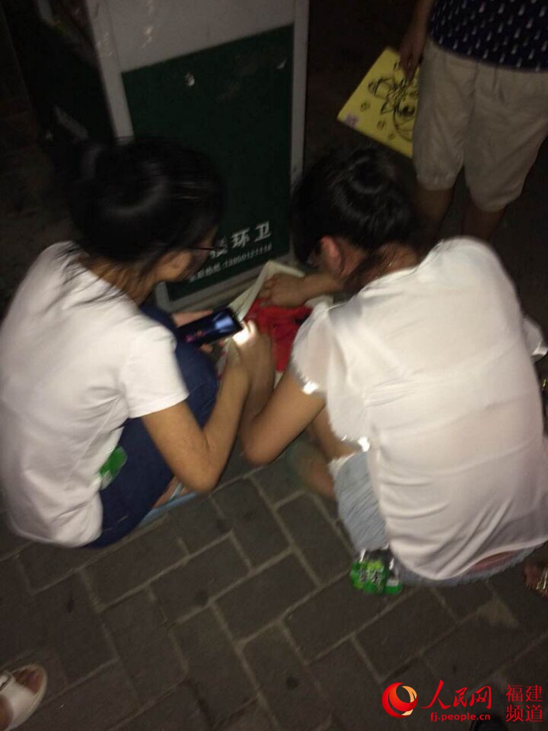 早產男嬰被夜棄垃圾桶邊 “愛心哥”守護成奶爸