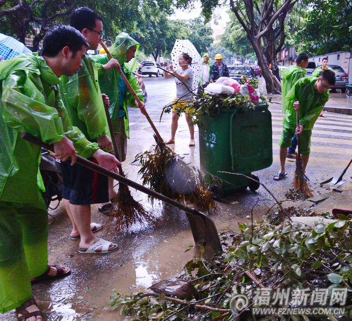 榕黨員干部奮力防抗臺風蘇迪羅　遇險情挺身而出