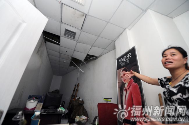 君臨天華D區(qū)商業(yè)街冒污水 店面突遭襲擊損失慘重