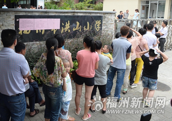 外來工子女昨起填入學志愿　“三證”符合可入學