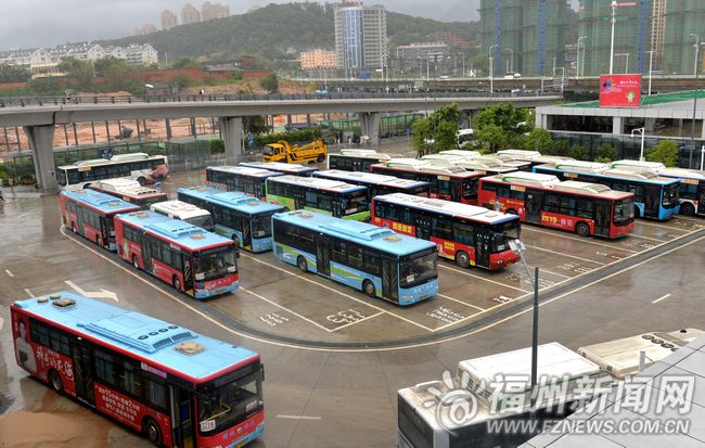 福州公交司機(jī)至少缺口1300人　現(xiàn)有車無(wú)人開尷尬