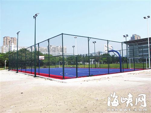 金山文體中心新建成的籃球場(chǎng)（施工方供圖） ? ?