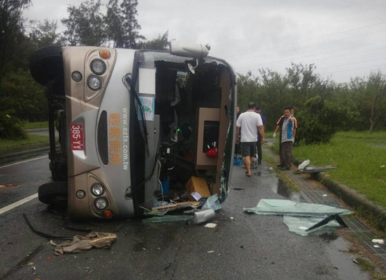 榕旅行團在臺出車禍1死2重傷　避讓流浪狗致翻車